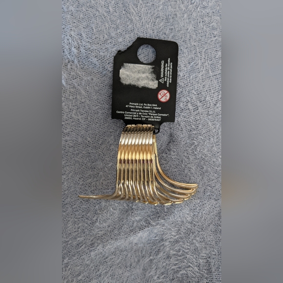 Cuff Bracelet Gold Color - Picture 2 of 2